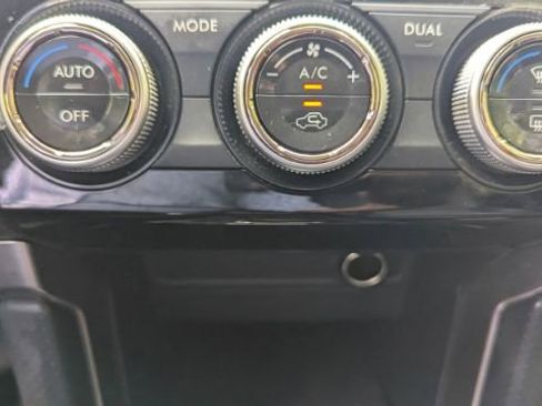 Used 2017 Subaru Forester 2.5i Touring AWD/4WD image 38