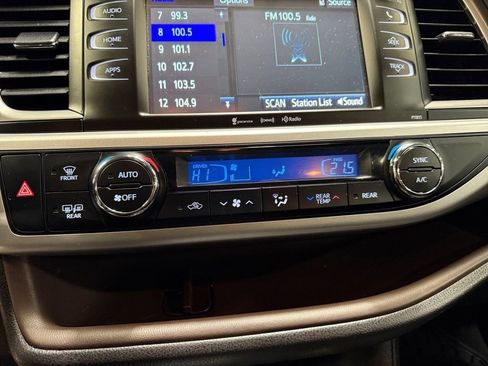 Used 2019 Toyota Highlander LE image 34