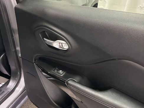 Used 2023 Jeep Cherokee Altitude Lux image 25