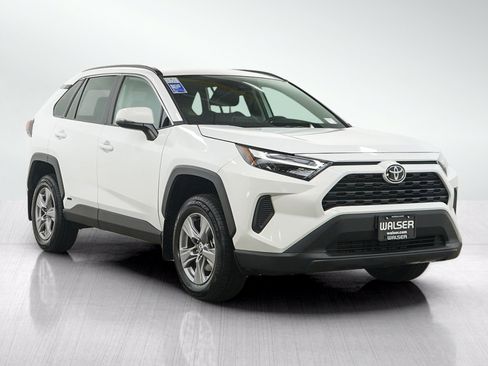 Used 2025 Toyota RAV4 XLE AWD/4WD image 7