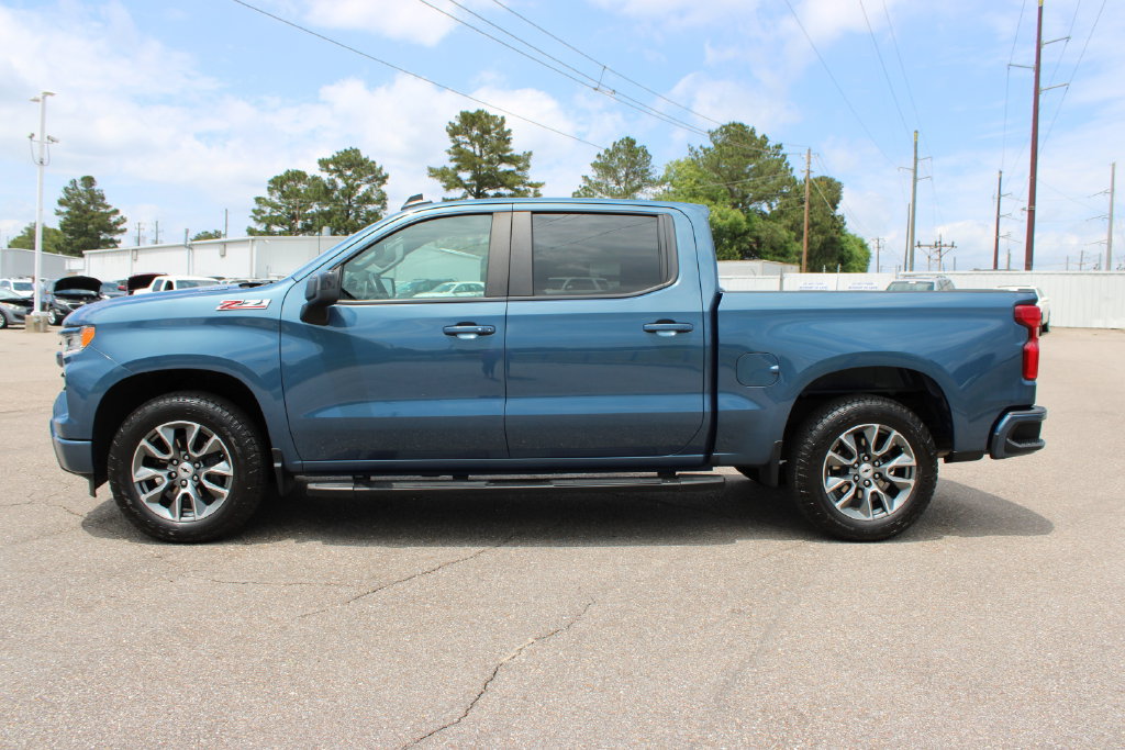 Used 2024 Chevrolet Silverado 1500 RST w/ Z71 Off-Road Package AWD/4WD image 3