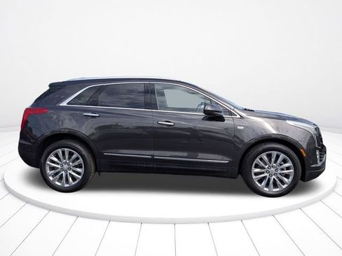 Used 2017 Cadillac XT5 Platinum w/ Driver Assist Package AWD/4WD image 2
