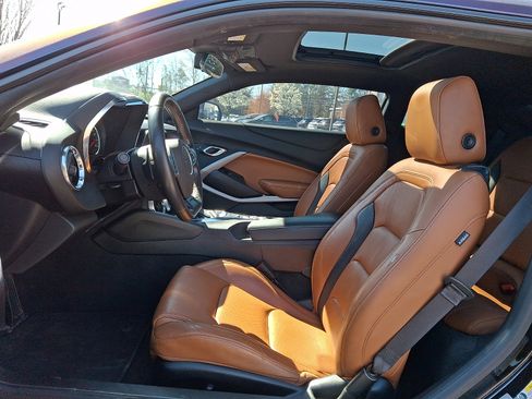 Used 2021 Chevrolet Camaro LT w/ Technology Package RWD image 12