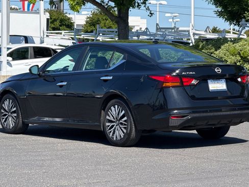 Certified 2024 Nissan Altima 2.5 SV FWD image 6