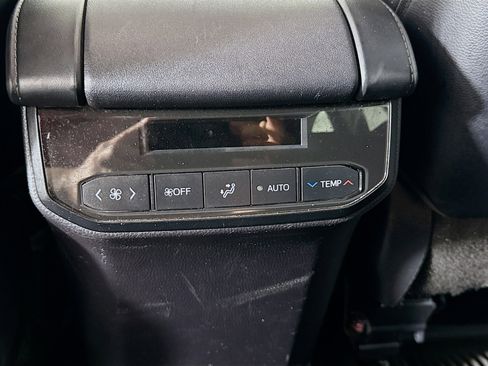 Certified 2023 Toyota Highlander XLE image 24