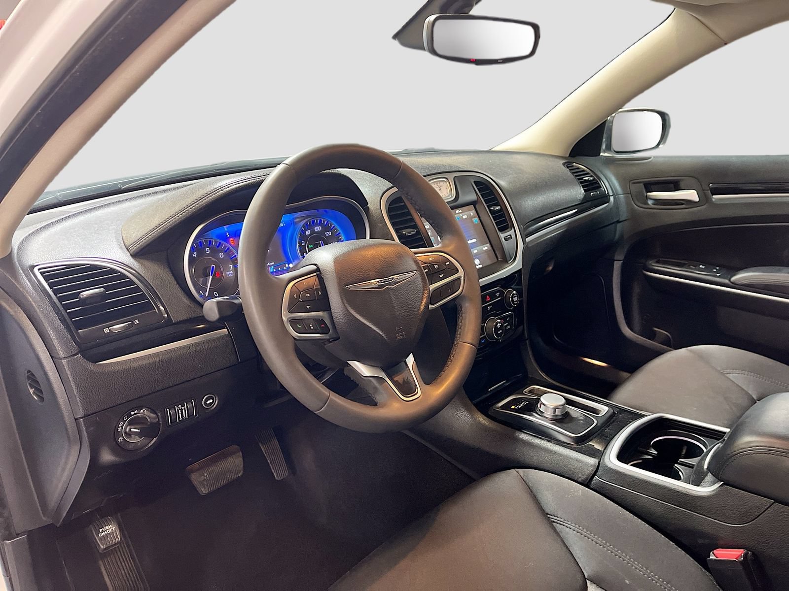 Used 2023 Chrysler 300 Touring RWD image 9