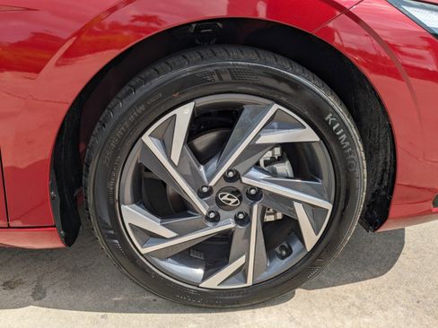 Used 2025 Hyundai Elantra Limited w/ Cargo Package FWD image 11