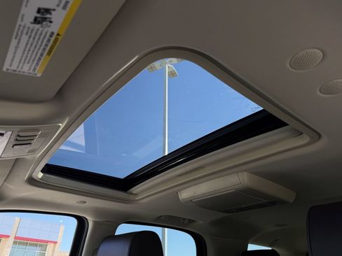 Used 2014 Cadillac Escalade Platinum RWD image 25