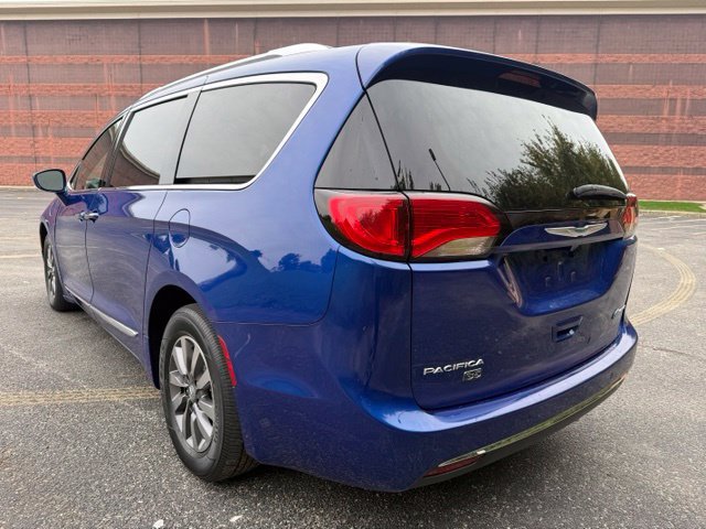 Used 2020 Chrysler Pacifica Touring-L FWD image 7