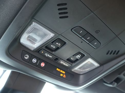 Used 2020 Chevrolet Equinox Premier FWD image 20