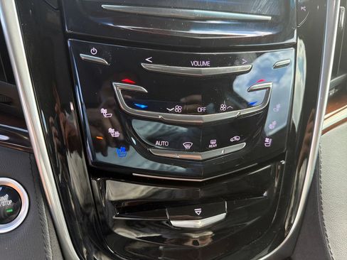 Used 2020 Cadillac Escalade Luxury AWD/4WD image 21