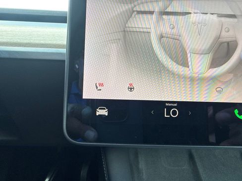 Used 2021 Tesla Model Y Long Range AWD/4WD image 23
