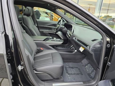 Used 2025 Cadillac Lyriq Sport image 11