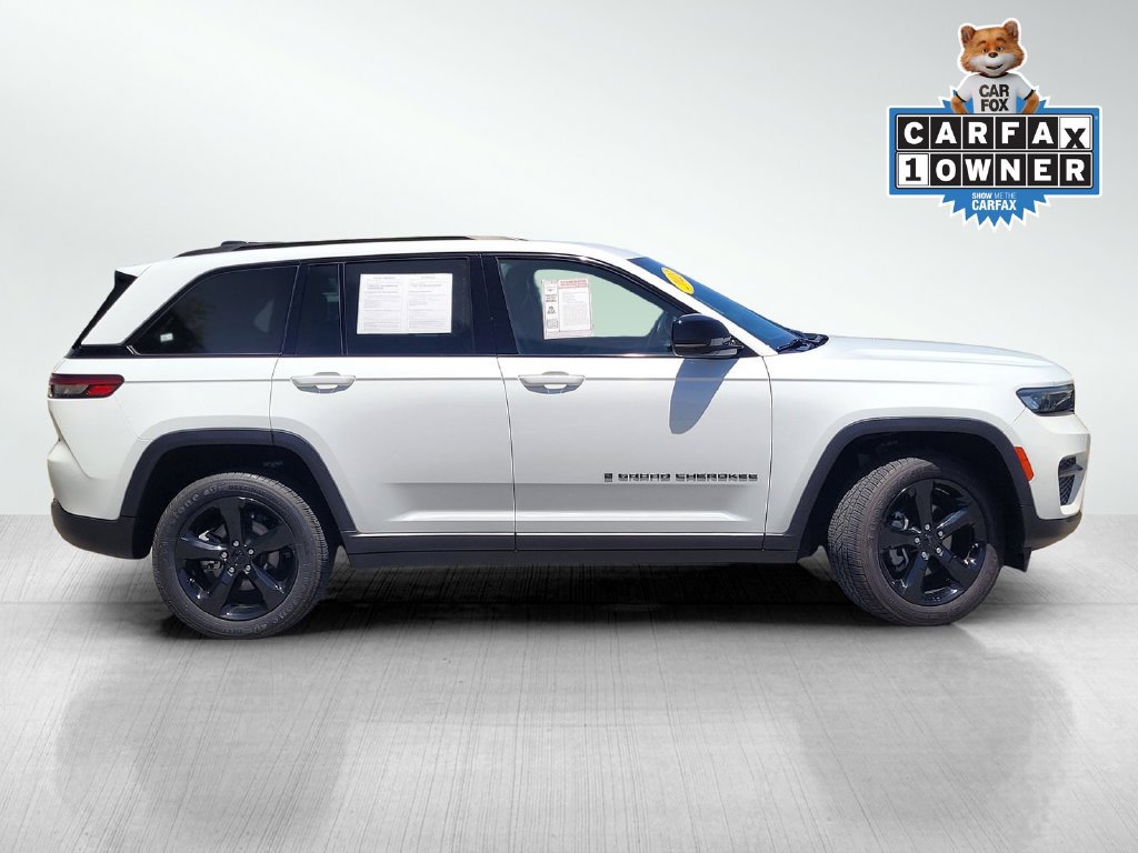 Used 2023 Jeep Grand Cherokee Altitude AWD/4WD image 3