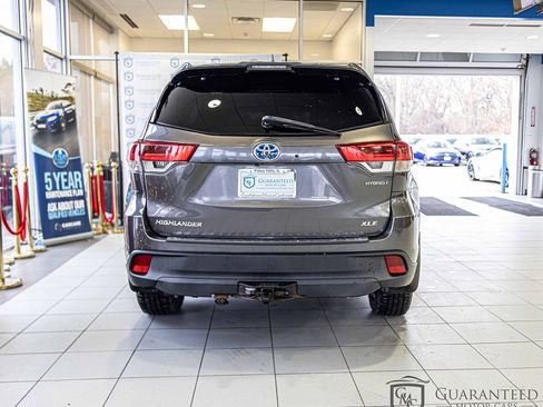 Used 2019 Toyota Highlander XLE image 14