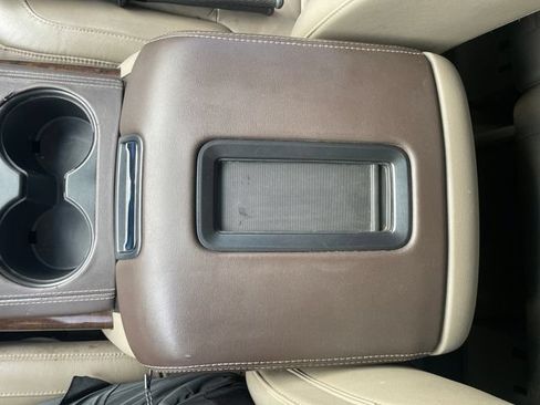 Used 2017 Chevrolet Suburban LT RWD image 17