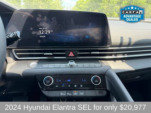 Used 2024 Hyundai Elantra SEL FWD image 15