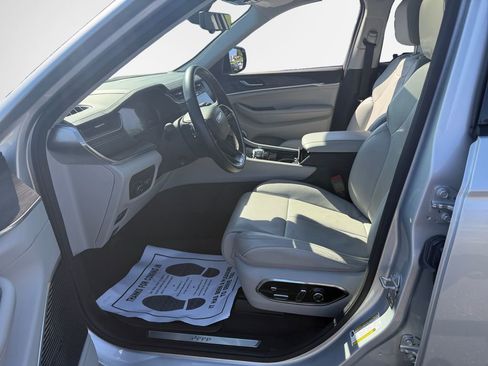 Used 2021 Jeep Grand Cherokee L Overland w/ Luxury Tech Group IV image 12