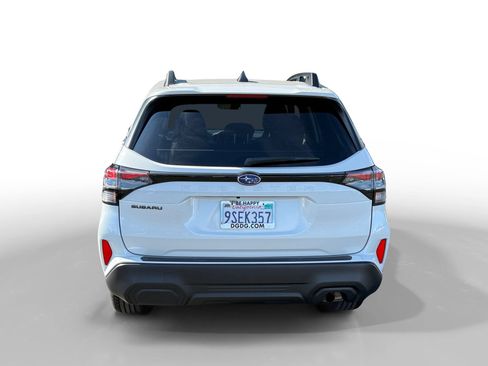 Used 2025 Subaru Forester Premium AWD/4WD image 4