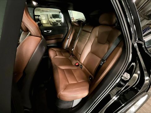 Used 2019 Volvo XC60 T5 Momentum w/ Premium Package image 21