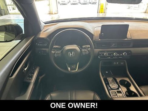 Used 2025 Honda Pilot TrailSport image 2