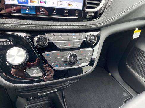 New 2026 Chrysler Pacifica Select AWD/4WD image 19