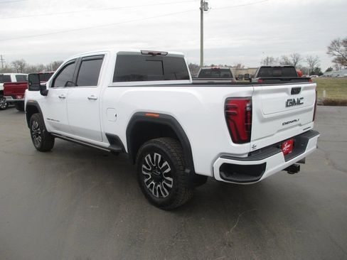 Used 2024 GMC Sierra 2500 Denali Ultimate image 9