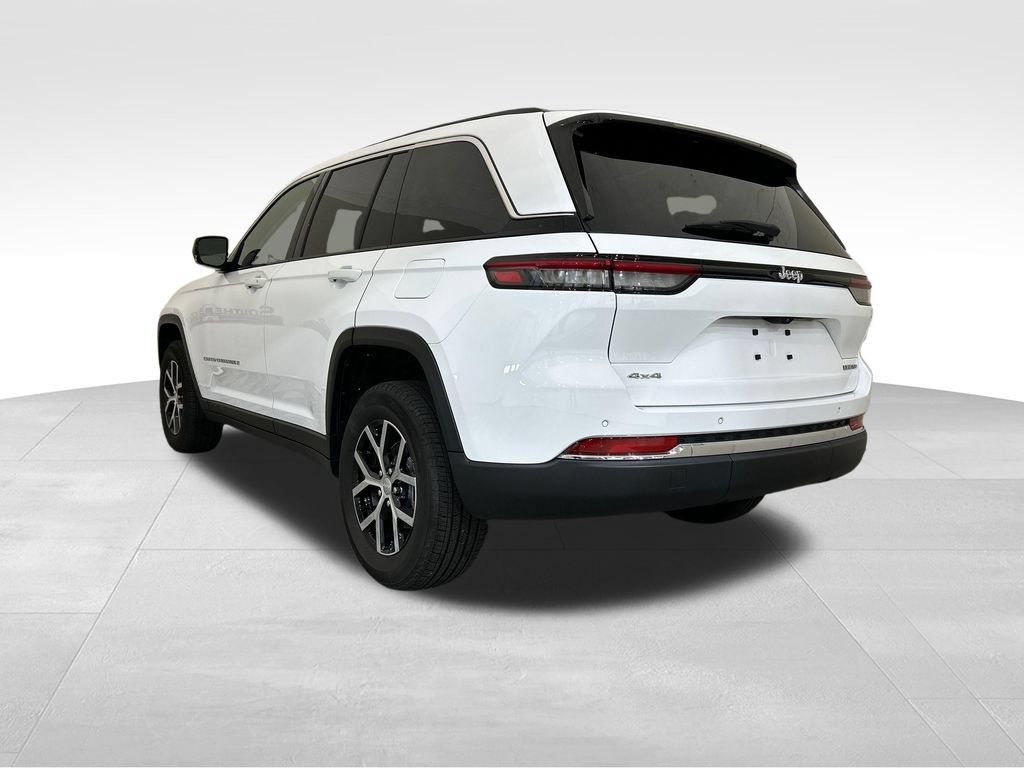 Used 2023 Jeep Grand Cherokee Limited AWD/4WD image 3