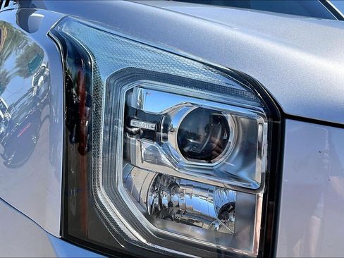 Used 2018 GMC Yukon XL Denali w/ Open Road Package RWD image 30