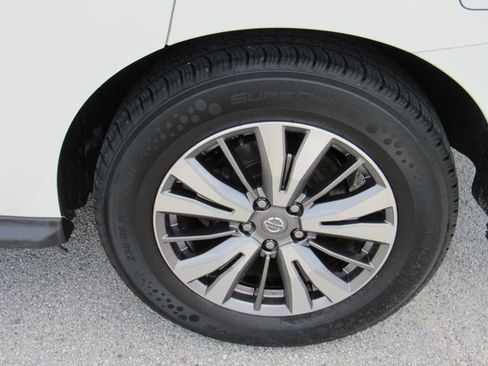 Used 2020 Nissan Pathfinder SV FWD image 14