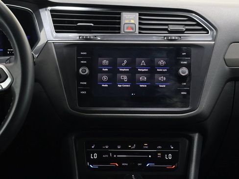 Used 2023 Volkswagen Tiguan SE image 19