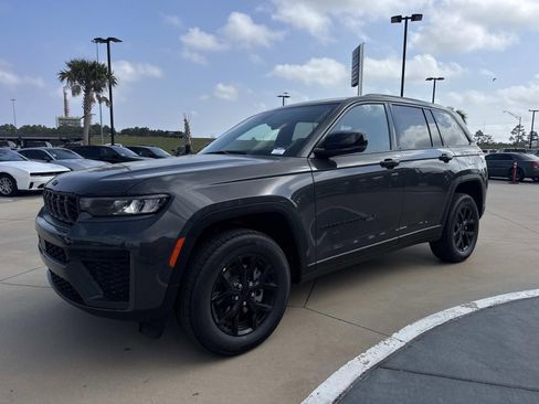 New 2026 Jeep Grand Cherokee Altitude image 3