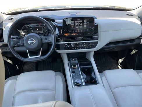 Used 2023 Nissan Pathfinder SL AWD/4WD image 12
