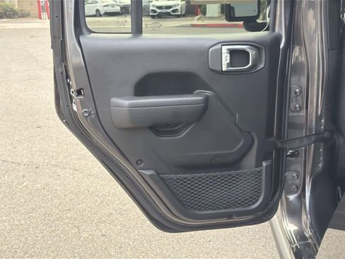 Used 2022 Jeep Gladiator Sport image 25