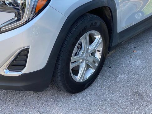 Used 2020 GMC Terrain SLE w/ Driver Convenience Package FWD image 4