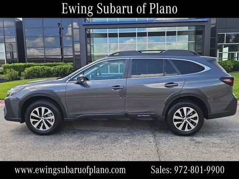 Used 2025 Subaru Outback Premium image 2