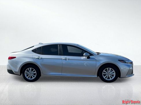 Used 2025 Toyota Camry LE AWD/4WD image 7
