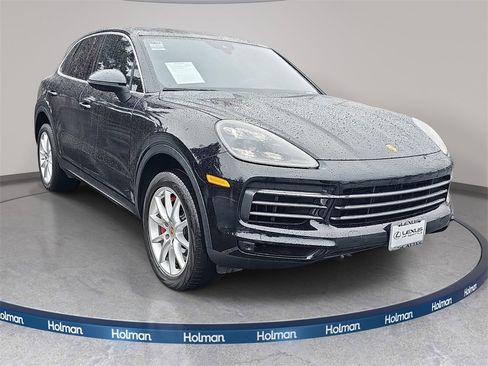 Used 2022 Porsche Cayenne image 4
