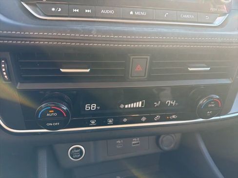 Used 2023 Nissan Rogue SV image 18