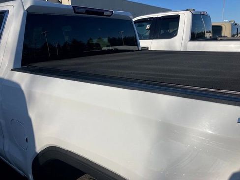 Used 2024 GMC Sierra 1500 SLT image 3