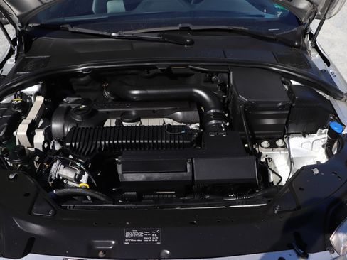 Used 2016 Volvo XC70 T5 Platinum w/ Climate Package image 40