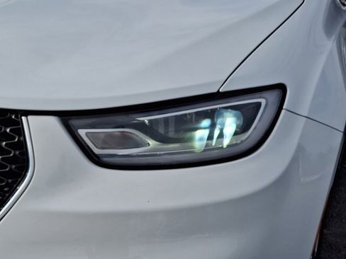 Certified 2023 Chrysler Pacifica Touring-L image 12