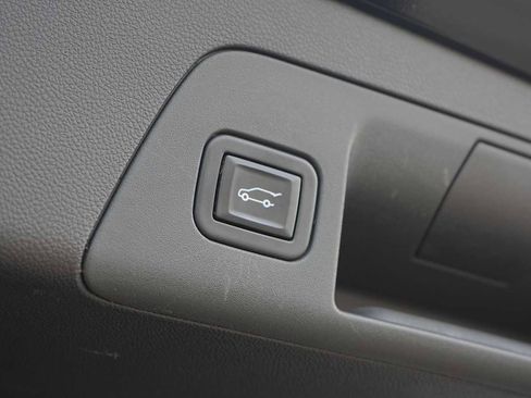 Used 2022 Buick Envision Essence w/ Safety Package FWD image 26