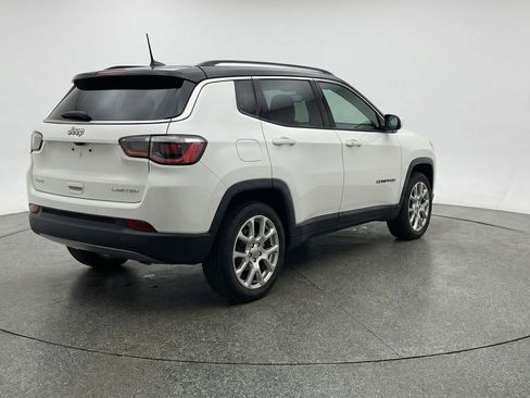 Used 2025 Jeep Compass Limited AWD/4WD image 9