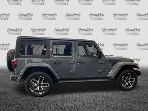 Used 2024 Jeep Wrangler Unlimited w/ Convenience Group AWD/4WD image 11