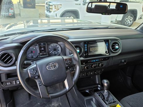 Used 2017 Toyota Tacoma TRD Sport w/ Premium & Technology Package RWD image 10