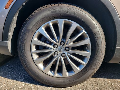 Used 2018 Lincoln MKX Select w/ Lincoln MKX Climate Package image 9