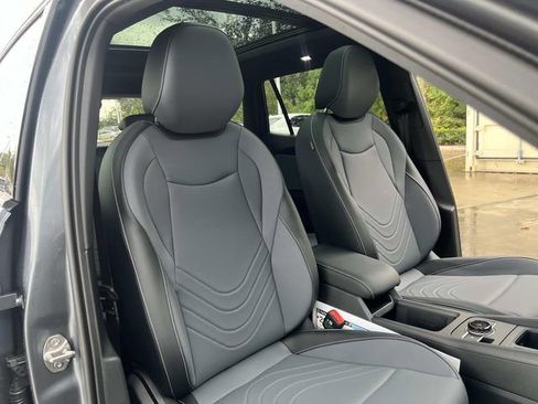 New 2026 Volkswagen Tiguan SE R-Line FWD image 25