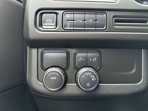 Used 2024 Chevrolet Tahoe Premier RWD image 30