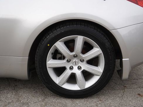 Used 2004 Nissan 350Z Enthusiast RWD image 11